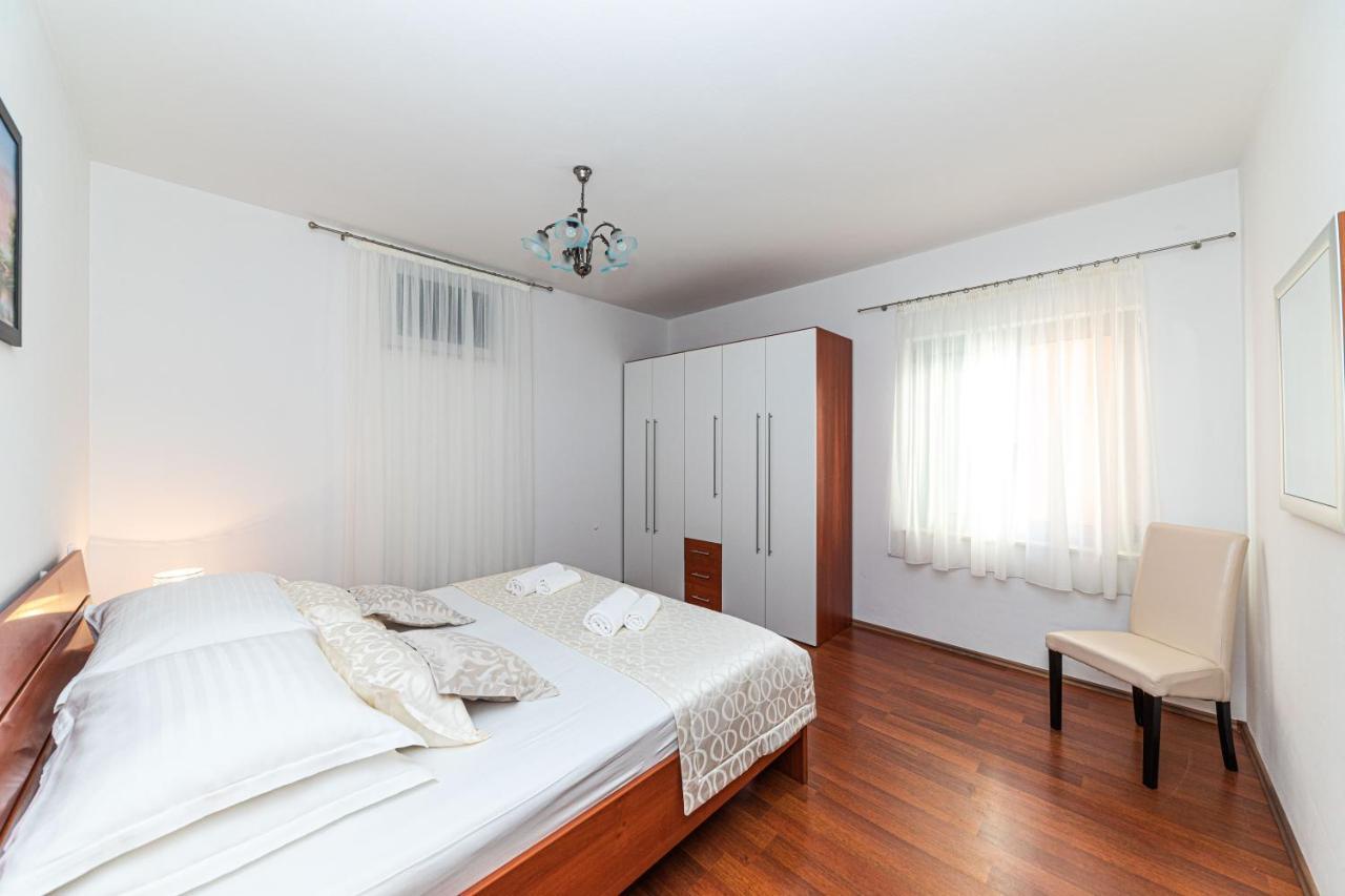Rajcic Apartments โรกอซนิซา ภายนอก รูปภาพ