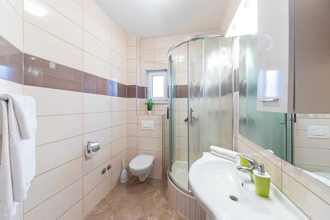Rajcic Apartments โรกอซนิซา ภายนอก รูปภาพ