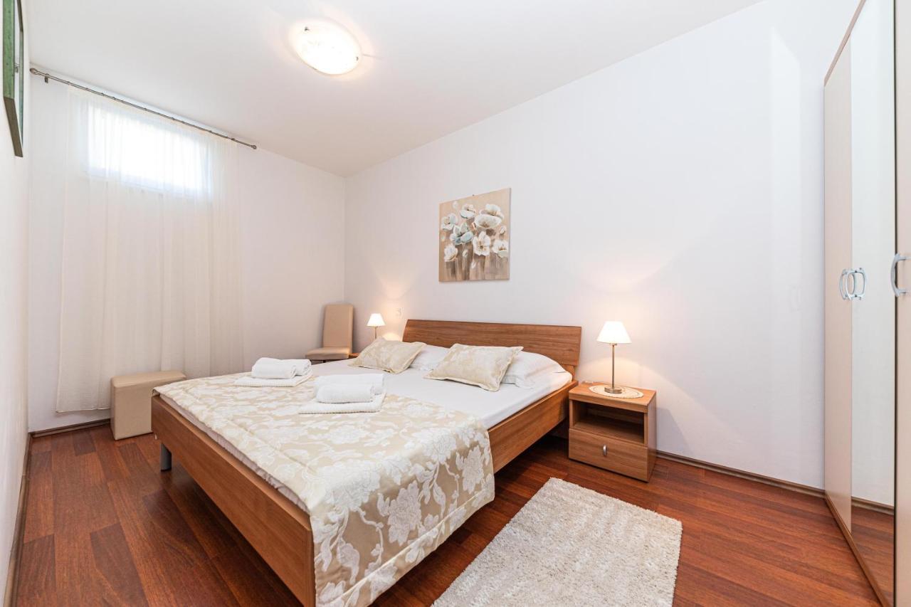Rajcic Apartments โรกอซนิซา ภายนอก รูปภาพ