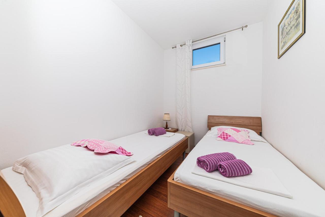 Rajcic Apartments โรกอซนิซา ภายนอก รูปภาพ