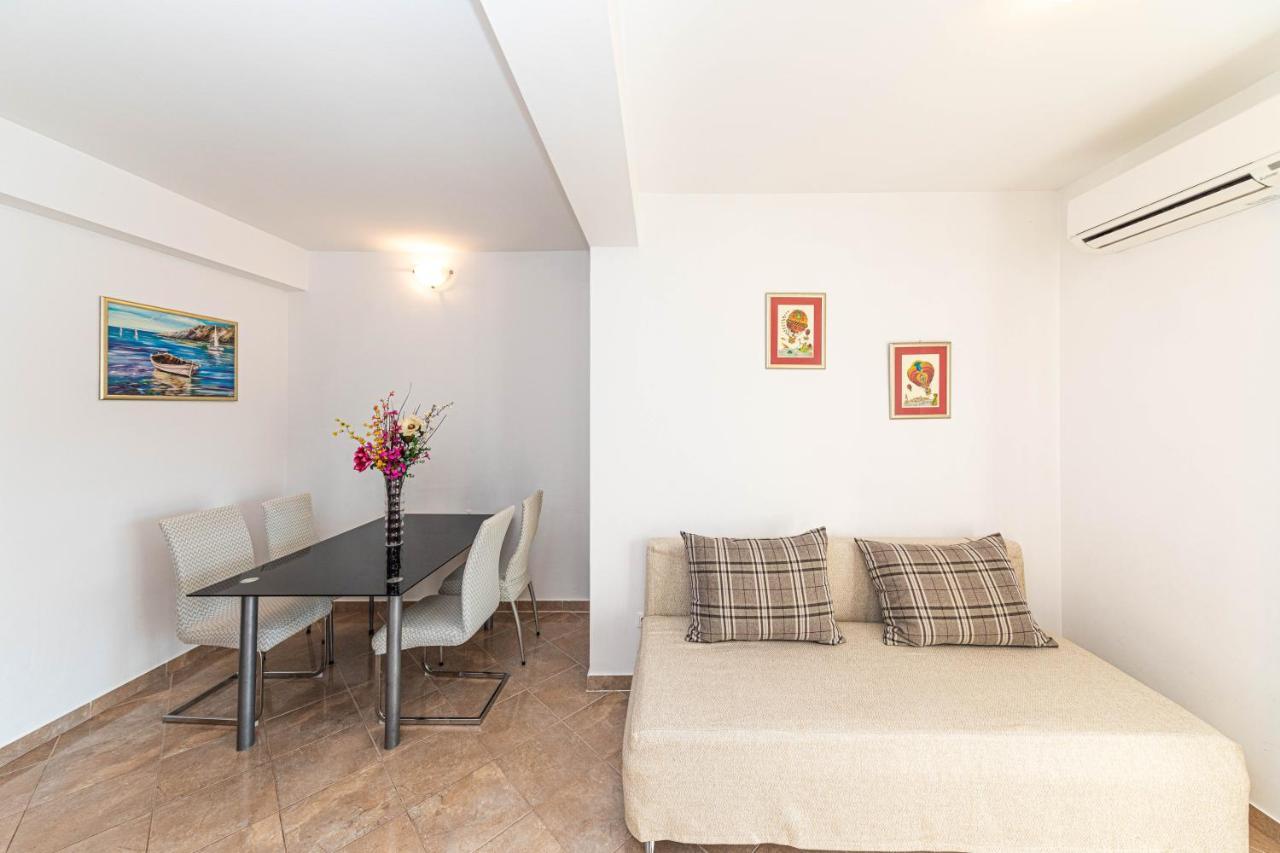 Rajcic Apartments โรกอซนิซา ภายนอก รูปภาพ