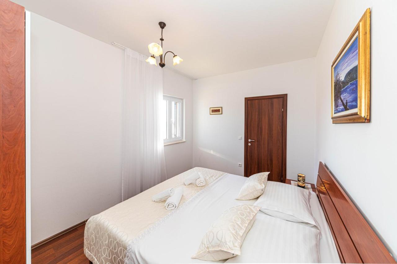 Rajcic Apartments โรกอซนิซา ภายนอก รูปภาพ