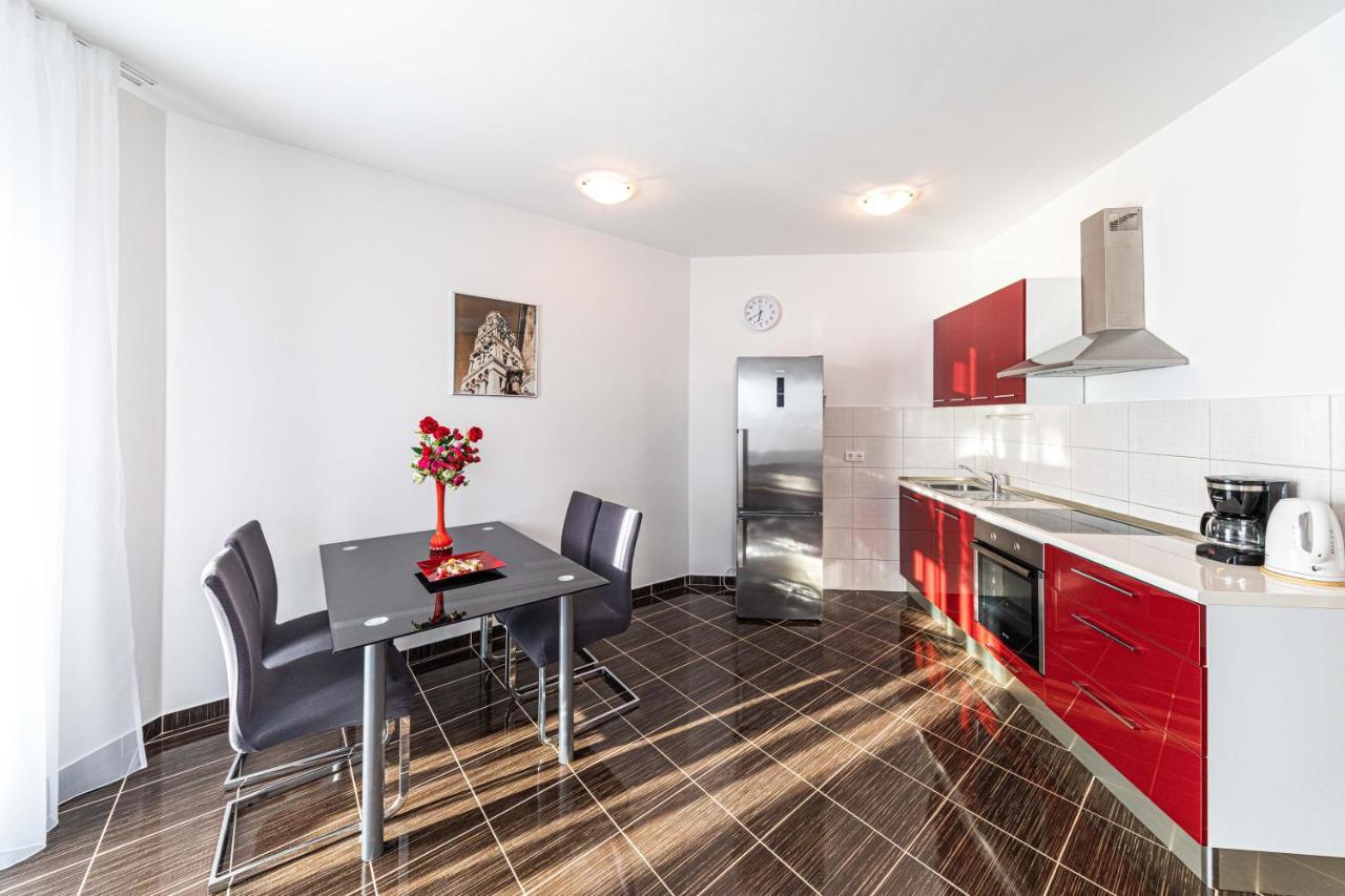 Rajcic Apartments โรกอซนิซา ภายนอก รูปภาพ