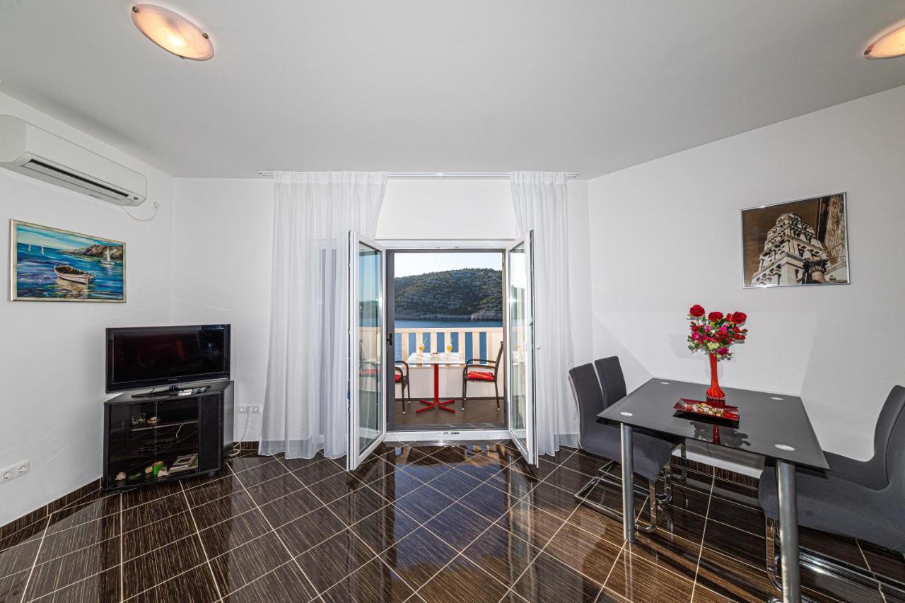 Rajcic Apartments โรกอซนิซา ภายนอก รูปภาพ