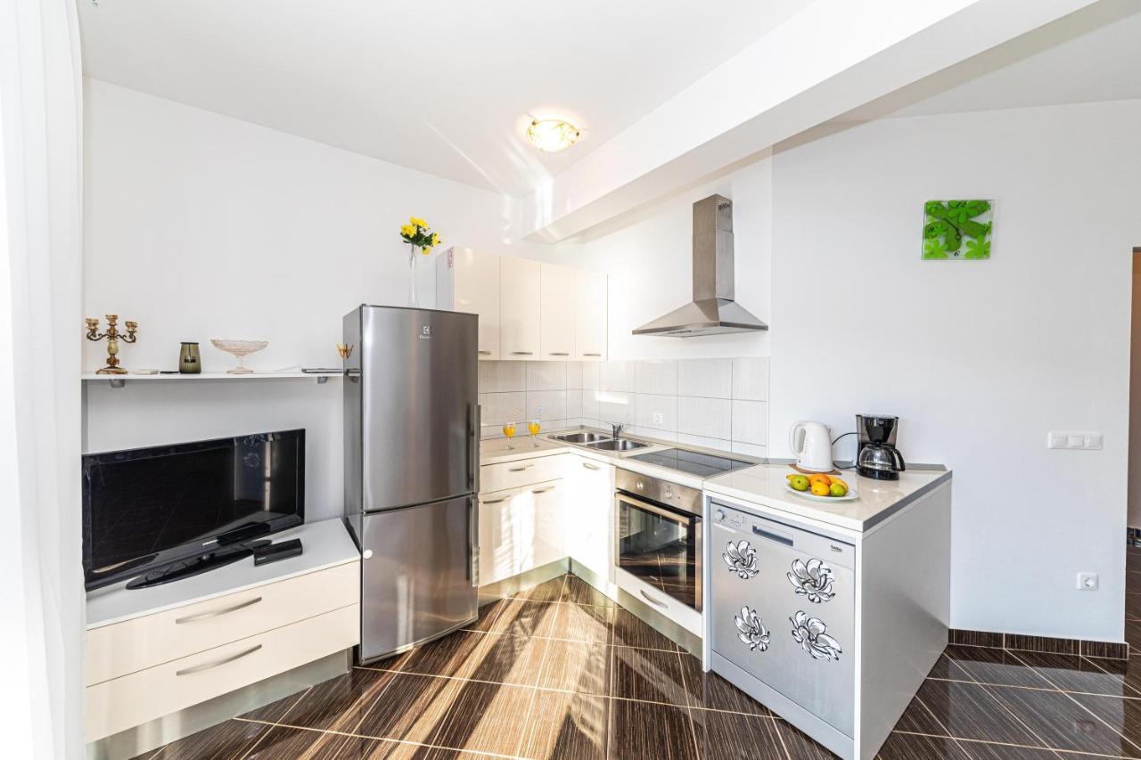Rajcic Apartments โรกอซนิซา ภายนอก รูปภาพ